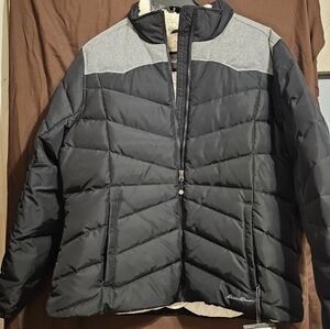 Eddie Bauer Men's Black and Gray Quilted Puffer Jacket
